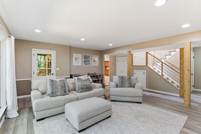 4001 Huntingdon Drive, Minnetonka, MN 55305
