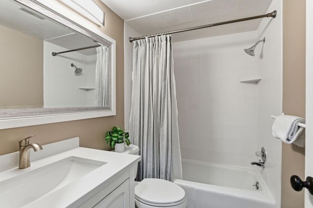 4001 Huntingdon Drive, Minnetonka, MN 55305