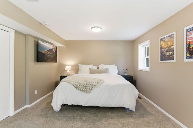 4001 Huntingdon Drive, Minnetonka, MN 55305