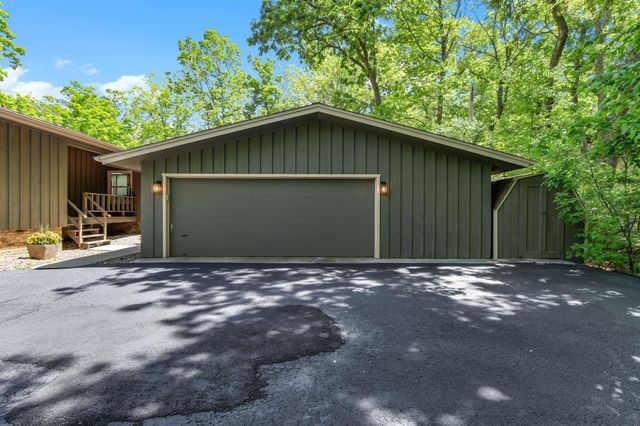 4001 Huntingdon Drive, Minnetonka, MN 55305