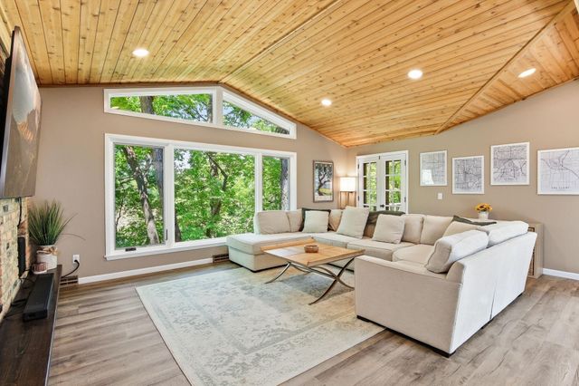 4001 Huntingdon Drive, Minnetonka, MN 55305
