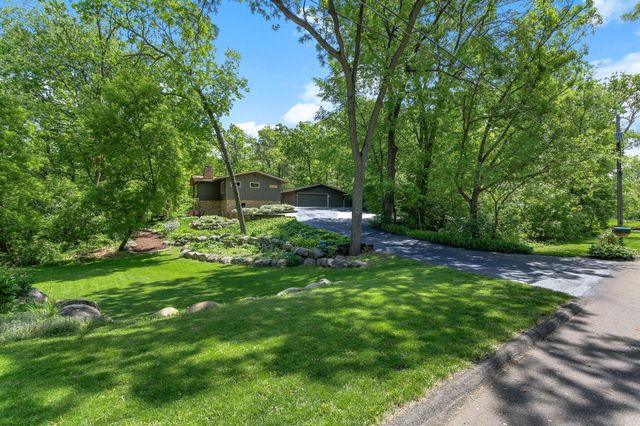 4001 Huntingdon Drive, Minnetonka, MN 55305