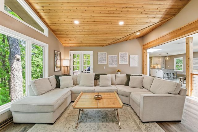 4001 Huntingdon Drive, Minnetonka, MN 55305