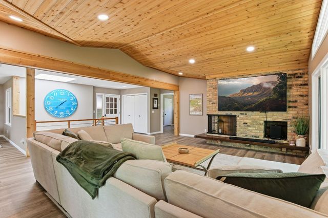 4001 Huntingdon Drive, Minnetonka, MN 55305