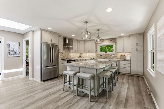 4001 Huntingdon Drive, Minnetonka, MN 55305