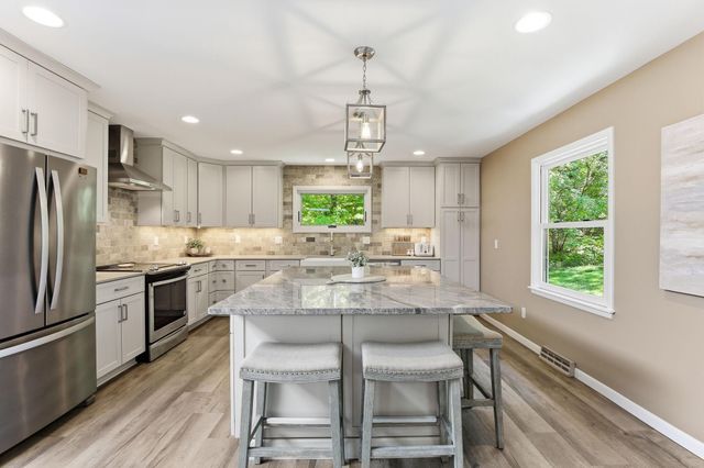 4001 Huntingdon Drive, Minnetonka, MN 55305