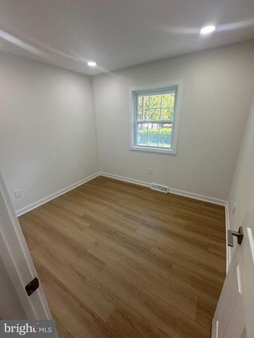 5725 BEAVER DAM RD, Bristol, PA 19007
