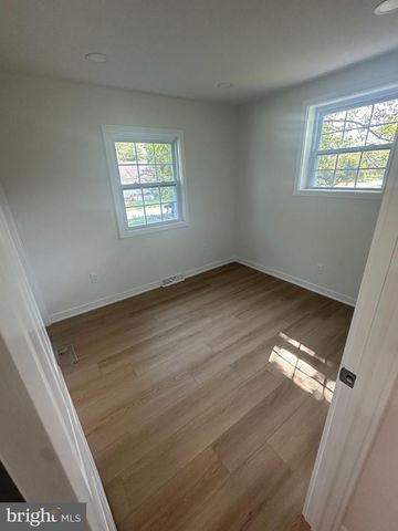 5725 BEAVER DAM RD, Bristol, PA 19007
