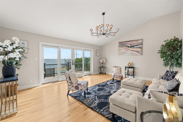 8 Shoal Drive, West Islip, NY 11795