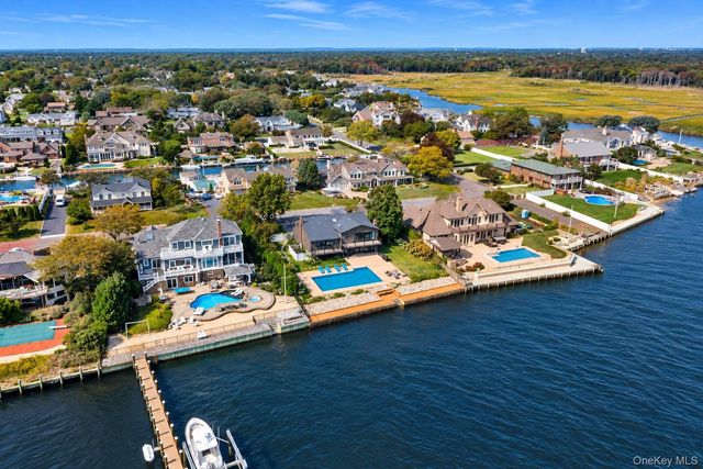 8 Shoal Drive, West Islip, NY 11795