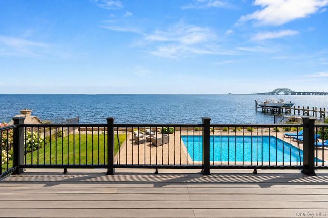 8 Shoal Drive, West Islip, NY 11795