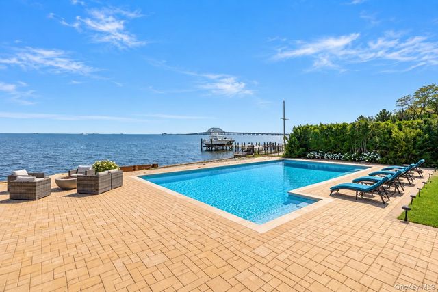 8 Shoal Drive, West Islip, NY 11795