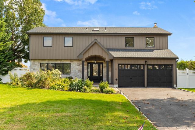 8 Shoal Drive, West Islip, NY 11795