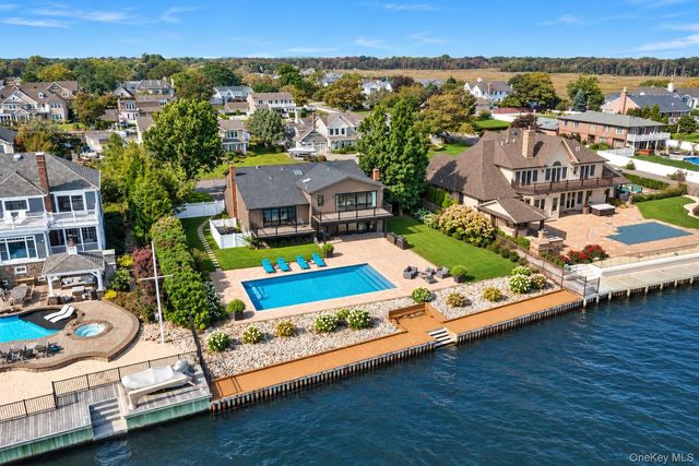 8 Shoal Drive, West Islip, NY 11795