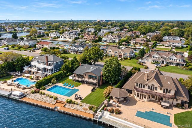 8 Shoal Drive, West Islip, NY 11795