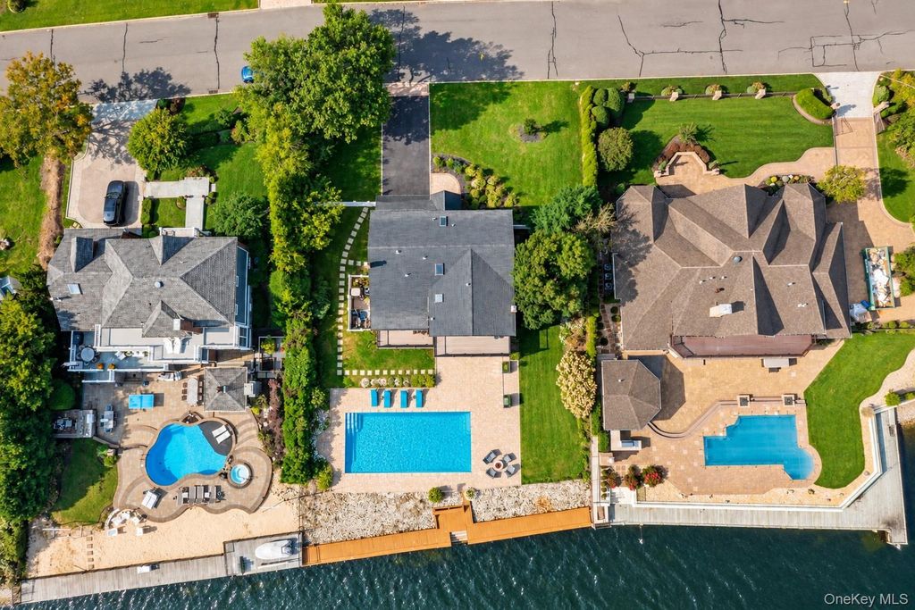 8 Shoal Drive, West Islip, NY 11795 — photo 5