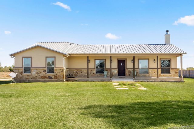 381 Schneider, Seguin, TX 78155