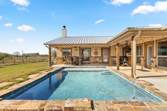 381 Schneider, Seguin, TX 78155