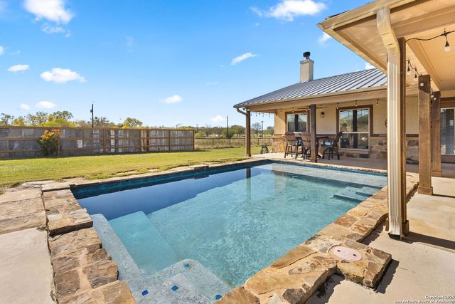 381 Schneider, Seguin, TX 78155