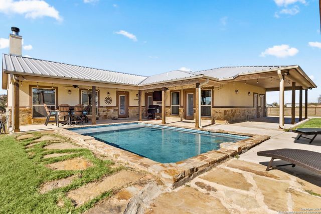 381 Schneider, Seguin, TX 78155