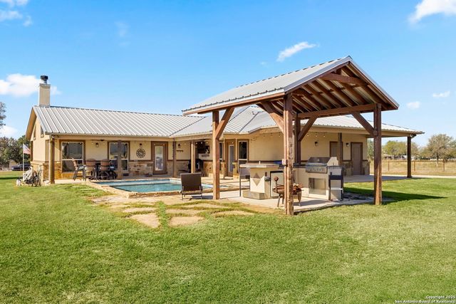 381 Schneider, Seguin, TX 78155