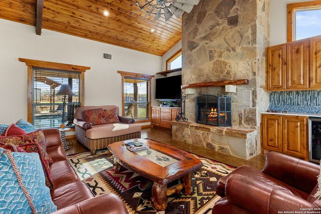 381 Schneider, Seguin, TX 78155