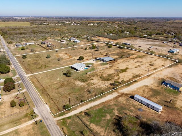 381 Schneider, Seguin, TX 78155