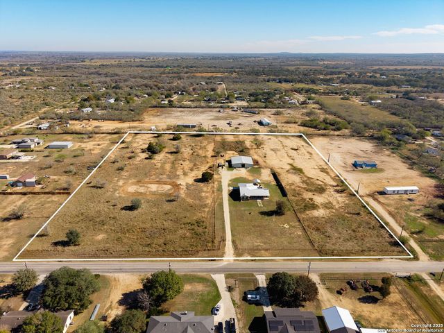381 Schneider, Seguin, TX 78155