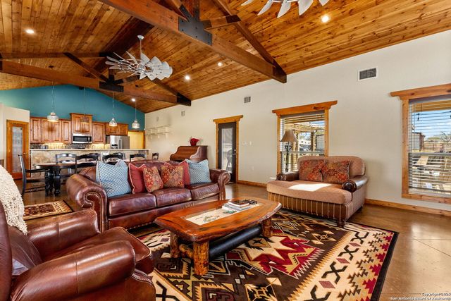 381 Schneider, Seguin, TX 78155