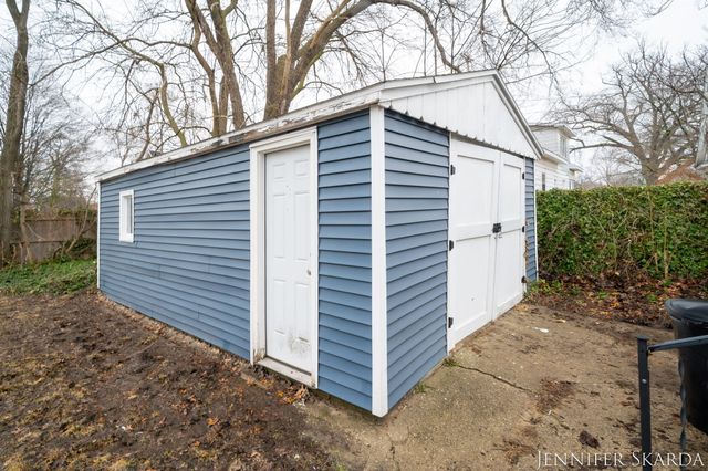 296 W Larch Avenue, Muskegon, MI 49441