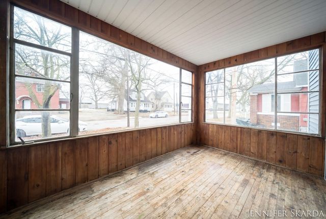 296 W Larch Avenue, Muskegon, MI 49441