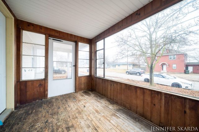 296 W Larch Avenue, Muskegon, MI 49441