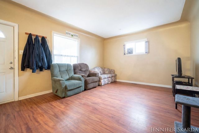 296 W Larch Avenue, Muskegon, MI 49441