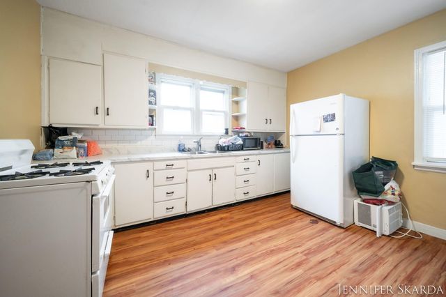 296 W Larch Avenue, Muskegon, MI 49441