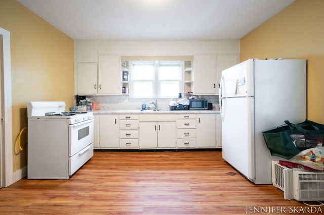 296 W Larch Avenue, Muskegon, MI 49441