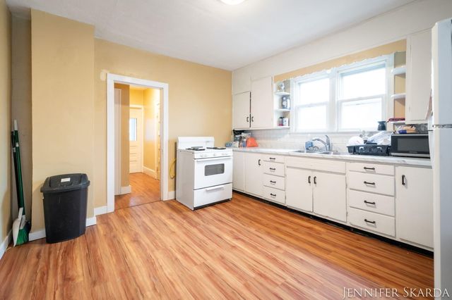 296 W Larch Avenue, Muskegon, MI 49441