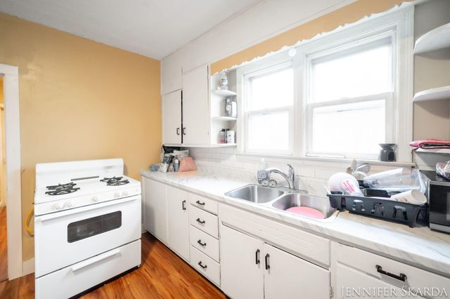 296 W Larch Avenue, Muskegon, MI 49441