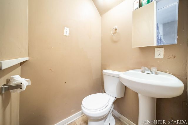 296 W Larch Avenue, Muskegon, MI 49441