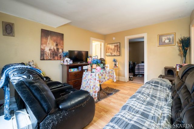 296 W Larch Avenue, Muskegon, MI 49441