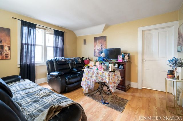 296 W Larch Avenue, Muskegon, MI 49441