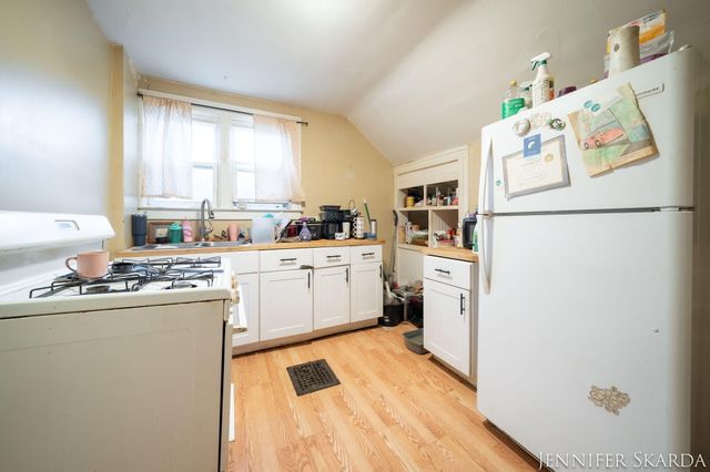 296 W Larch Avenue, Muskegon, MI 49441