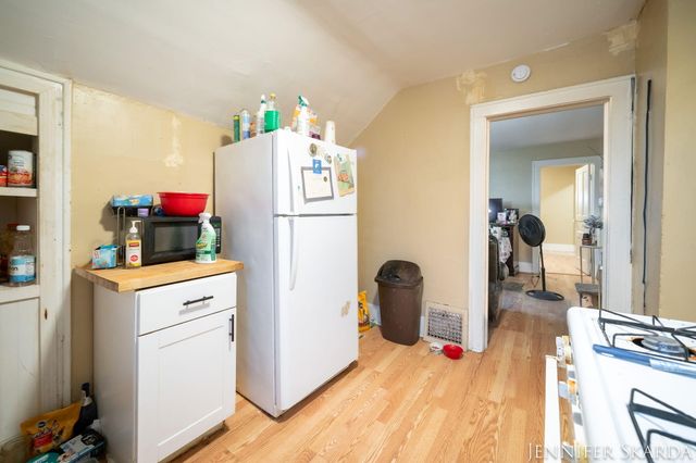 296 W Larch Avenue, Muskegon, MI 49441