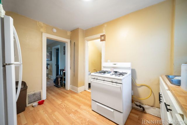 296 W Larch Avenue, Muskegon, MI 49441