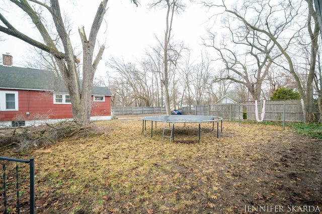 296 W Larch Avenue, Muskegon, MI 49441