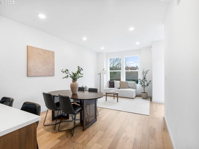 2478 Se LINCOLN St, Portland, OR 97214