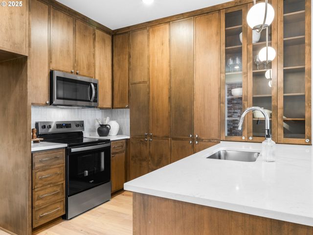 2478 Se LINCOLN St, Portland, OR 97214