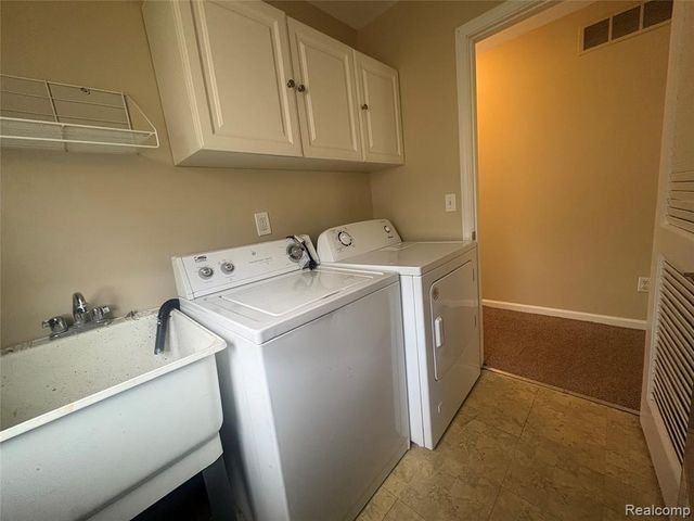 1455 E Meyers Avenue, Hazel Park, MI 48030