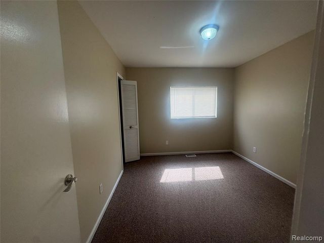 1455 E Meyers Avenue, Hazel Park, MI 48030