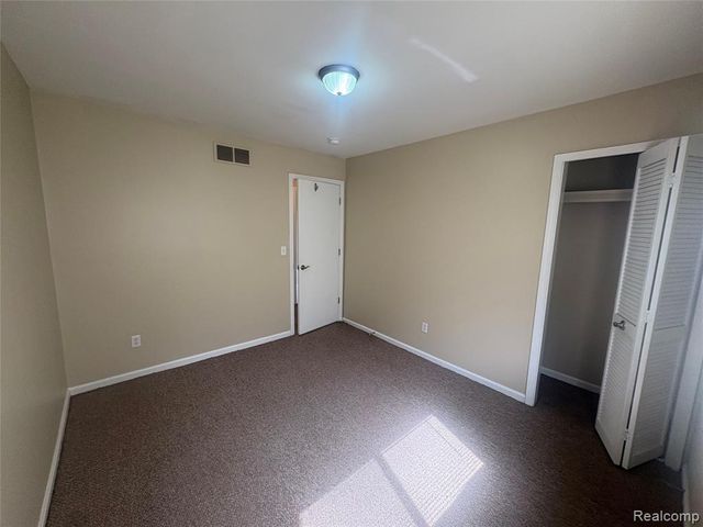 1455 E Meyers Avenue, Hazel Park, MI 48030