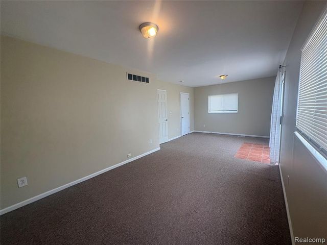 1455 E Meyers Avenue, Hazel Park, MI 48030
